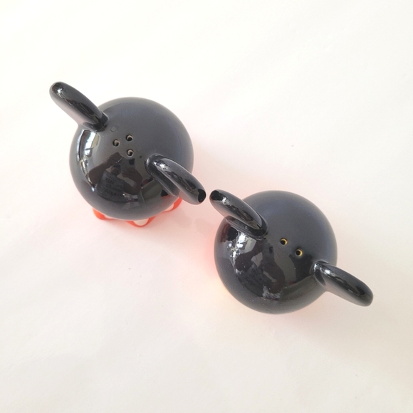 DISNEY Mickey & Minnie Mouse Ceramic Salt & Pepper Shaker - Picture 3 of 11